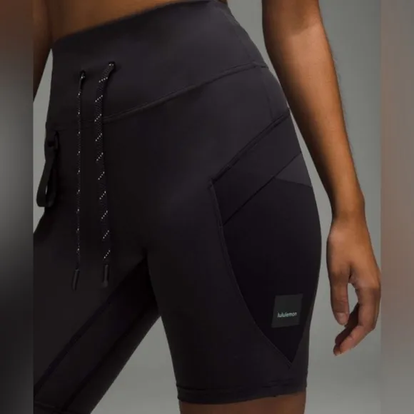 Lululemon Cargo Super-High-Rise Hiking Short. Womens size 10.